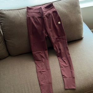 Vuori Daily Leggings Wine Small
